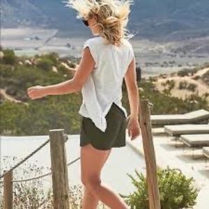 Athleta Split Crossback Breezy Tee Top - M, Bright White & Cobblestone Gray